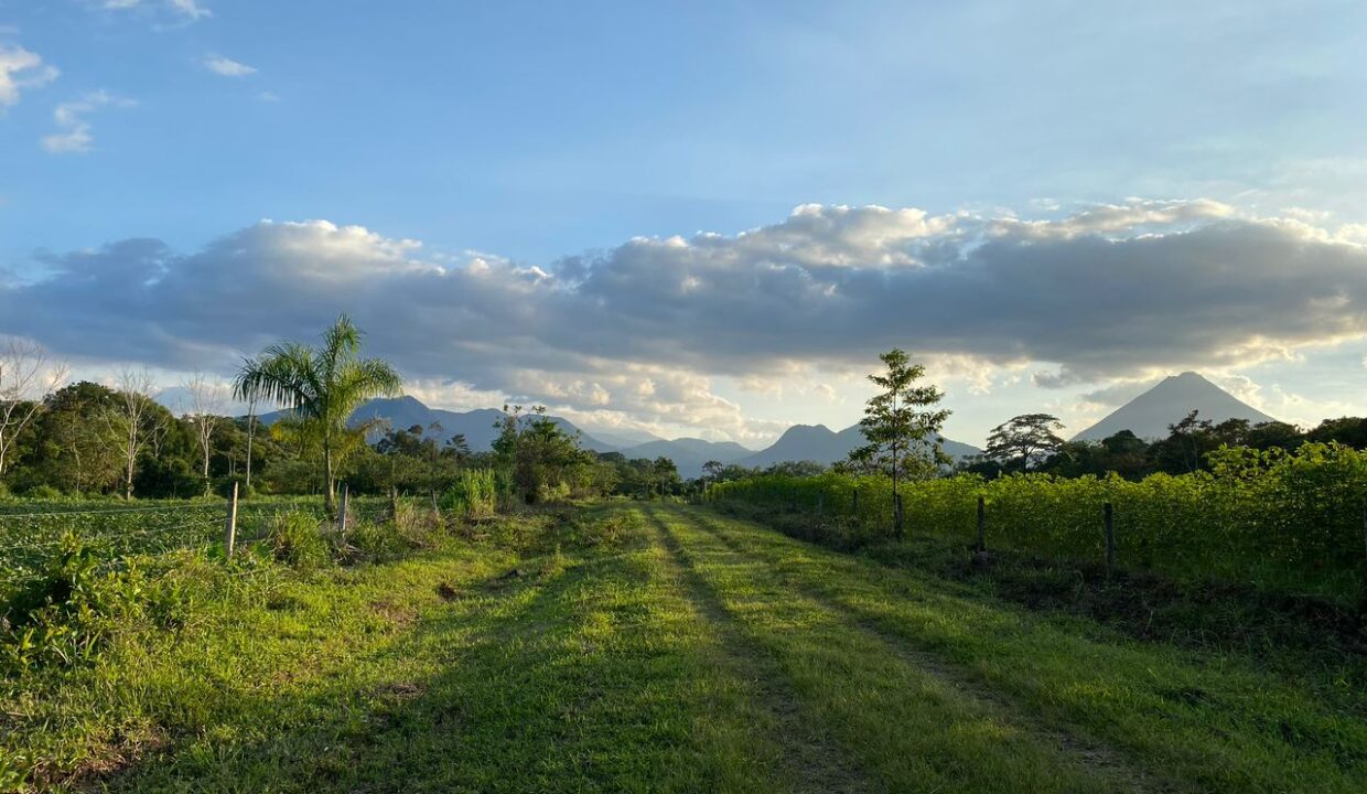 la fortuna costa rica real estate agent arenal volcano hot springs land for sale with river
