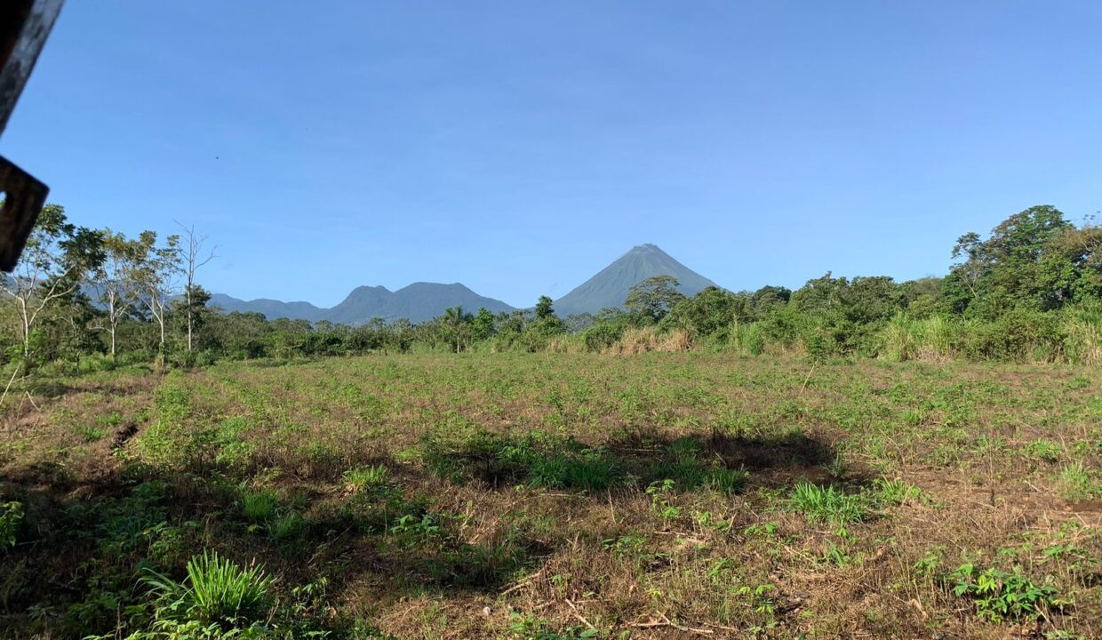 la fortuna costa rica real estate agent arenal volcano hot springs