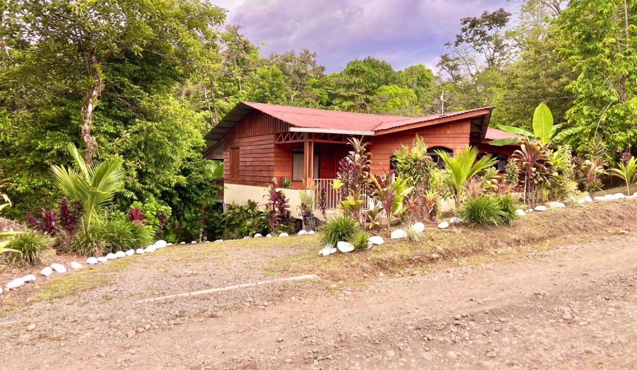 Jauuri La Fortuna Mountain