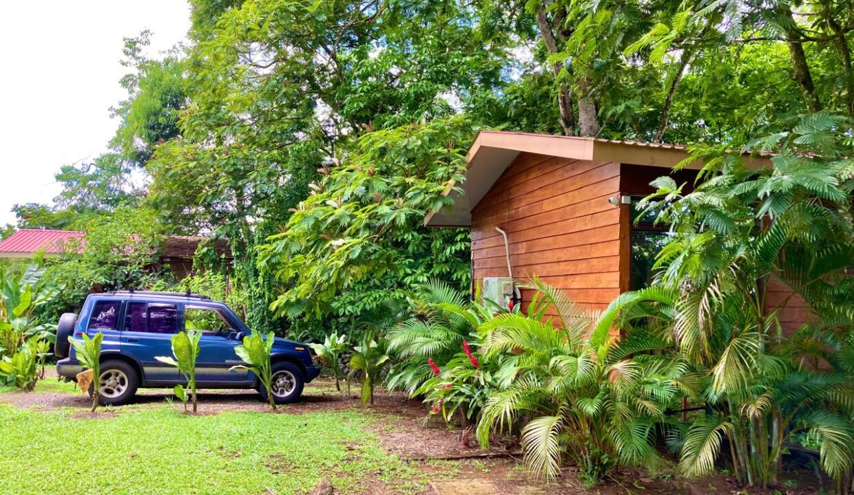 Cedar Wood Studio Cabin with Private Jacuzzi and Arenal Volcano Views – Chachagua Rental Near La Fortuna