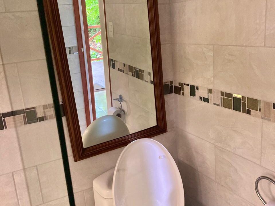 Cabin Bathroom with Large Windows and Arenal Volcano Views – Chachagua Rental Property Near La Fortuna