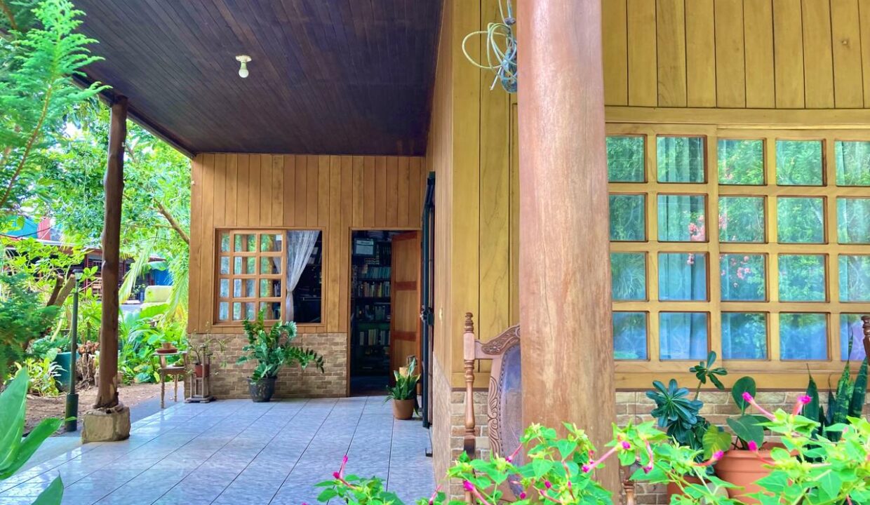 Covered Patio – La Fortuna Costa Rica Real Estate