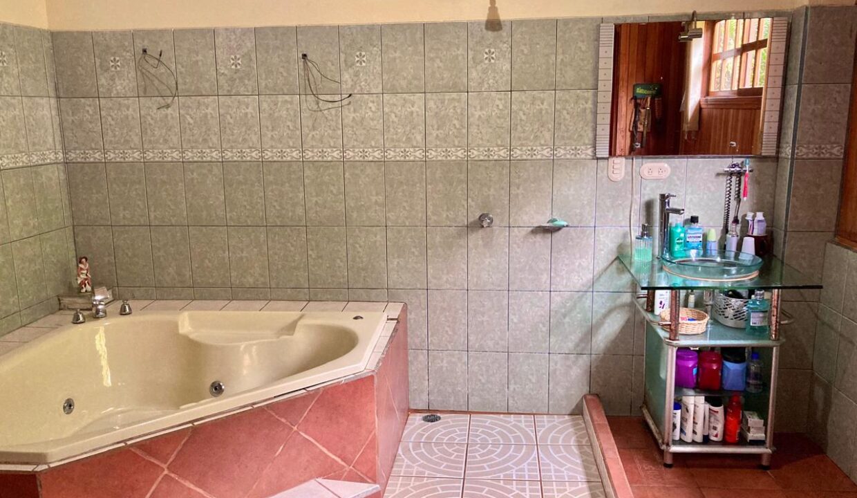 Jacuzzi Bathroom – La Fortuna Costa Rica Real Estate