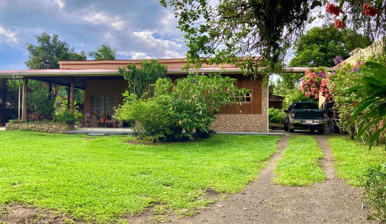 Main House Forest – La Fortuna Income Property