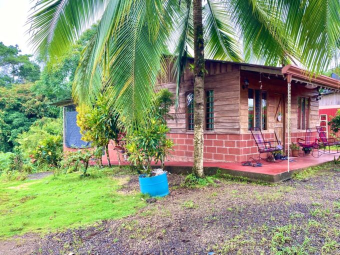 Casita 2 bed 1 bath on 1.4 hectare Land with river with view of Arenal Volcano, 15min to La Fortuna Costa Rica