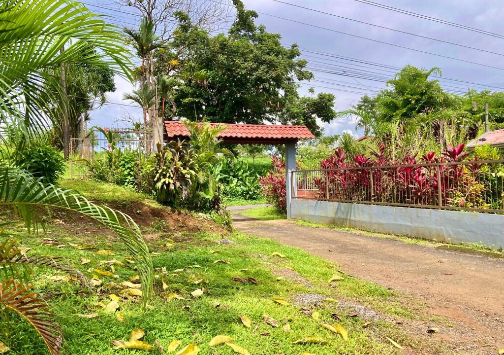 La fortuna real estate costa rica income property arenal volcano airbnb hot springs