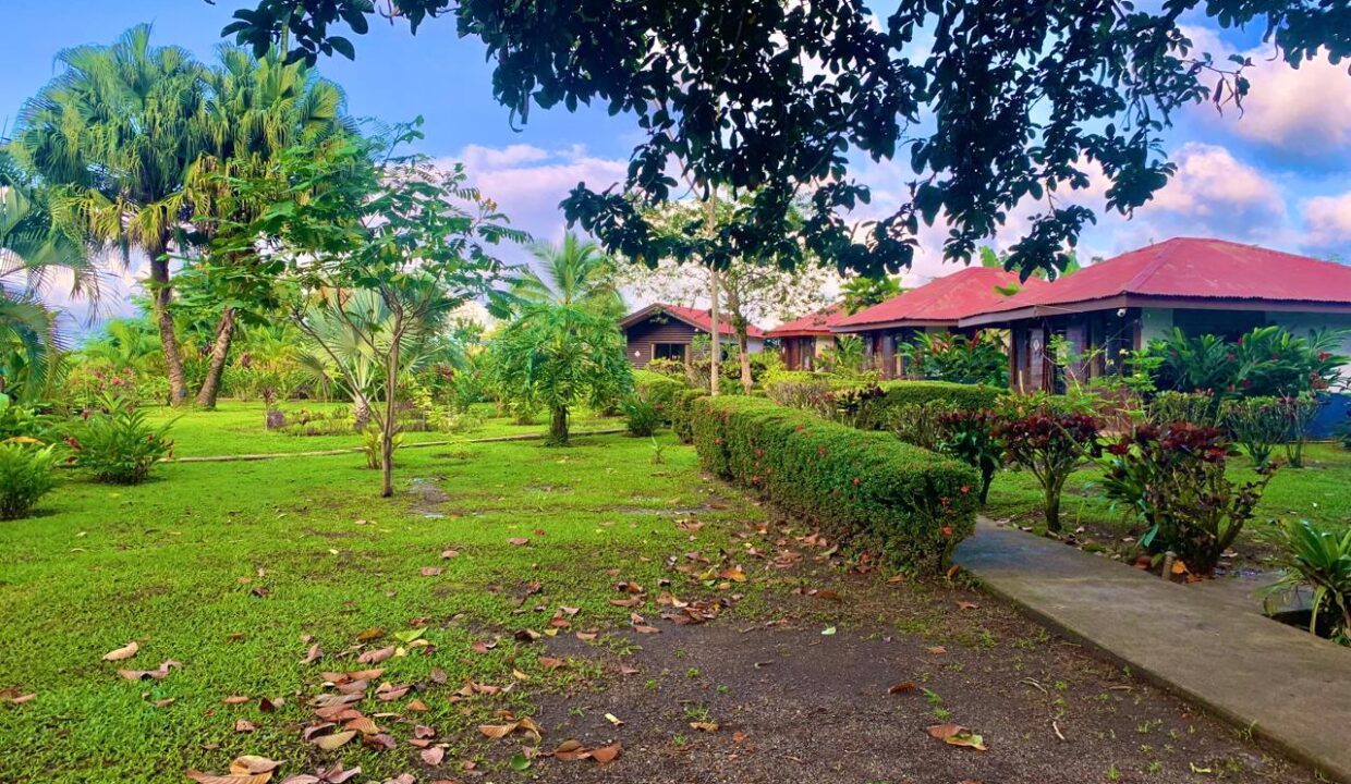 La Fortuna Retreat Income Property mini hotel restaurant real estate arenal Costa Rica