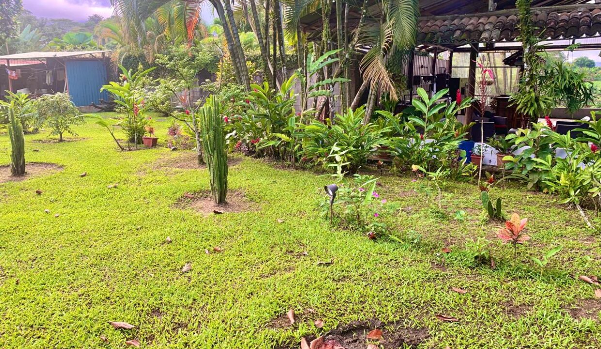 La Fortuna Retreat Income Property mini hotel restaurant real estate arenal Costa Rica