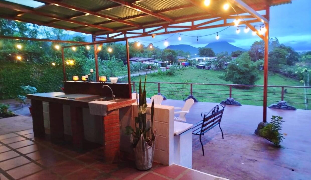 La Fortuna Retreat Income Property mini hotel restaurant real estate arenal Costa Rica