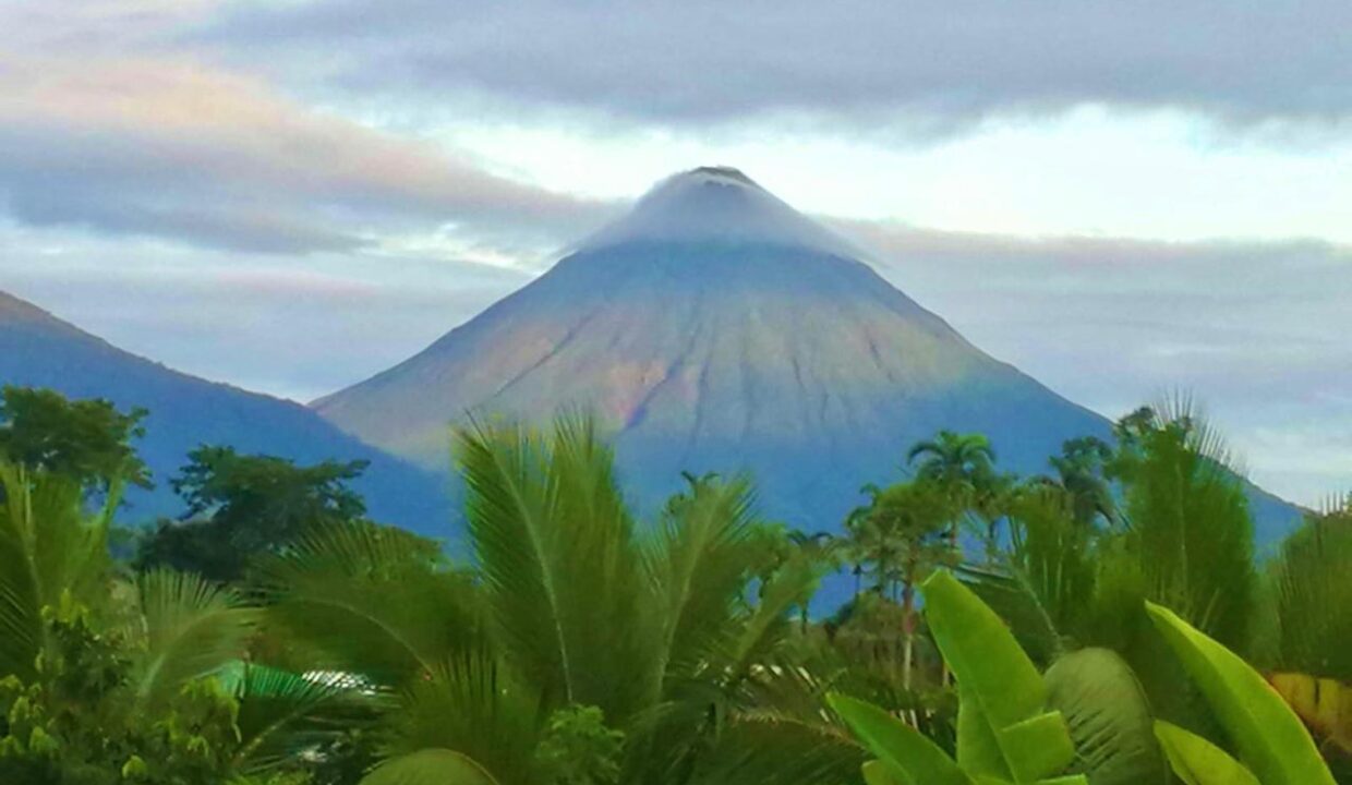 La Fortuna Retreat Income Property mini hotel restaurant real estate arenal Costa Rica