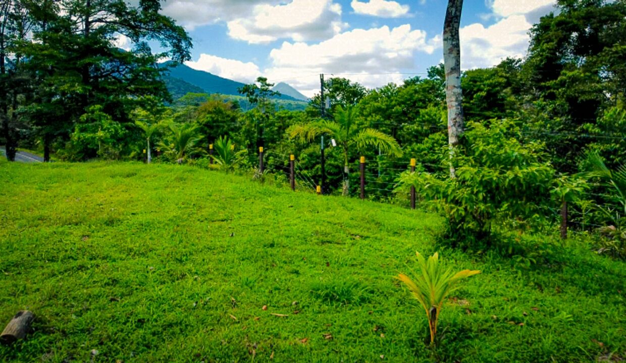 Volcano view land for sale in La Fortuna Costa Rica real estate near Arenal Volcano