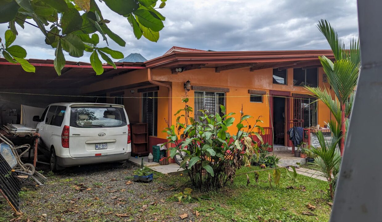 6-Bedroom Duplex for Sale in La Fortuna – Airbnb-Ready Investment Property