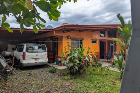 Exterior of La Fortuna duplex for sale – 6-bedroom Airbnb-ready property with volcano views. La Fortuna real estate income property arenal volcano