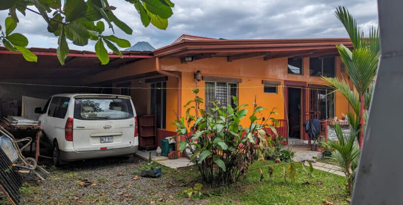 Exterior of La Fortuna duplex for sale – 6-bedroom Airbnb-ready property with volcano views. La Fortuna real estate income property arenal volcano