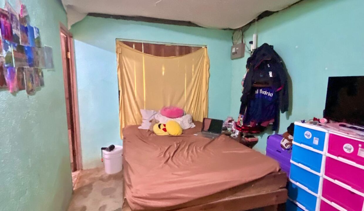 Renovation-ready bedroom with furniture near Arenal Volcano and hot springs – La Fortuna Costa Rica – Tropical Glow