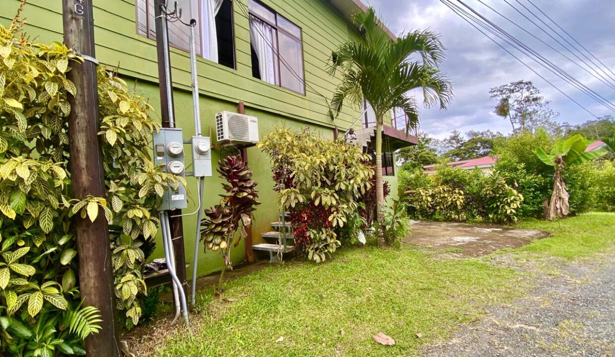 Dual-entry layout with separate access to studio and penthouse in La Fortuna investment property