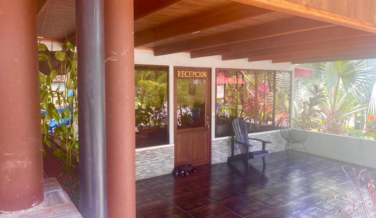      Hotel reception entrance in La Fortuna real estate near Arenal Volcano - Tropical Glow
