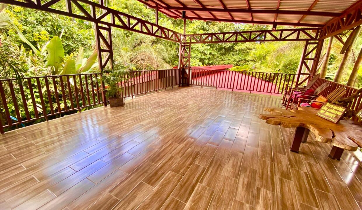 La Fortuna Airbnb Rainforest Terrace Veranda with Jungle View
