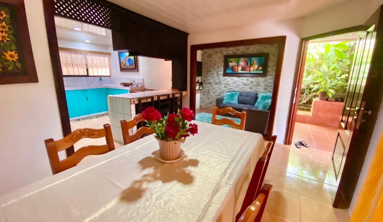 La Fortuna Costa Rica Airbnb Open‑Plan Dining & Kitchen Retreat