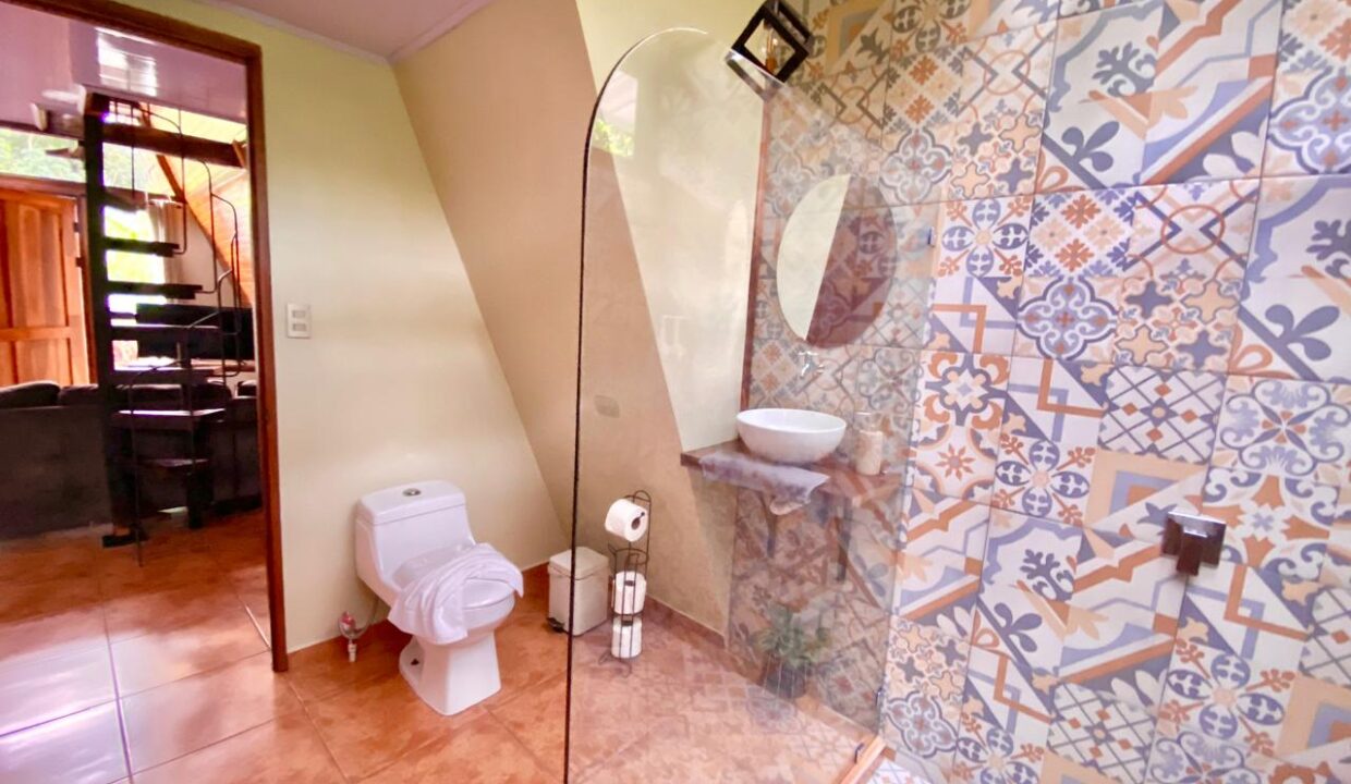 Guest bath with walk-in shower and tropical tile near Arenal Volcano real estate