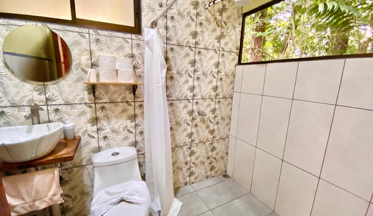 Living area with vaulted ceiling and natural light in La Fortuna Costa Rica