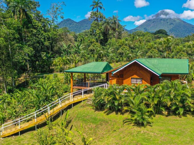 TurnKey Income Property with River in Backyard, Large Terrace, 3 min drive to La Fortuna, Costa Rica