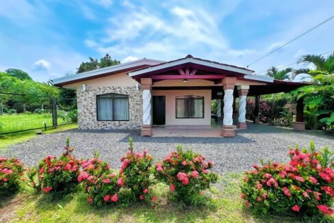 Tropical Glow - Designer home for sale in La Fortuna Costa Rica with high-end finishes and gated entry
