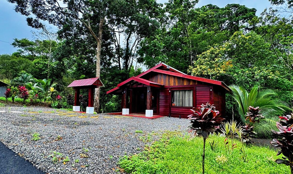 La Fortuna Costa Rica real estate near Arenal Volcano with nature views and peaceful setting. Beautiful vacation or rental investment cabin with land.