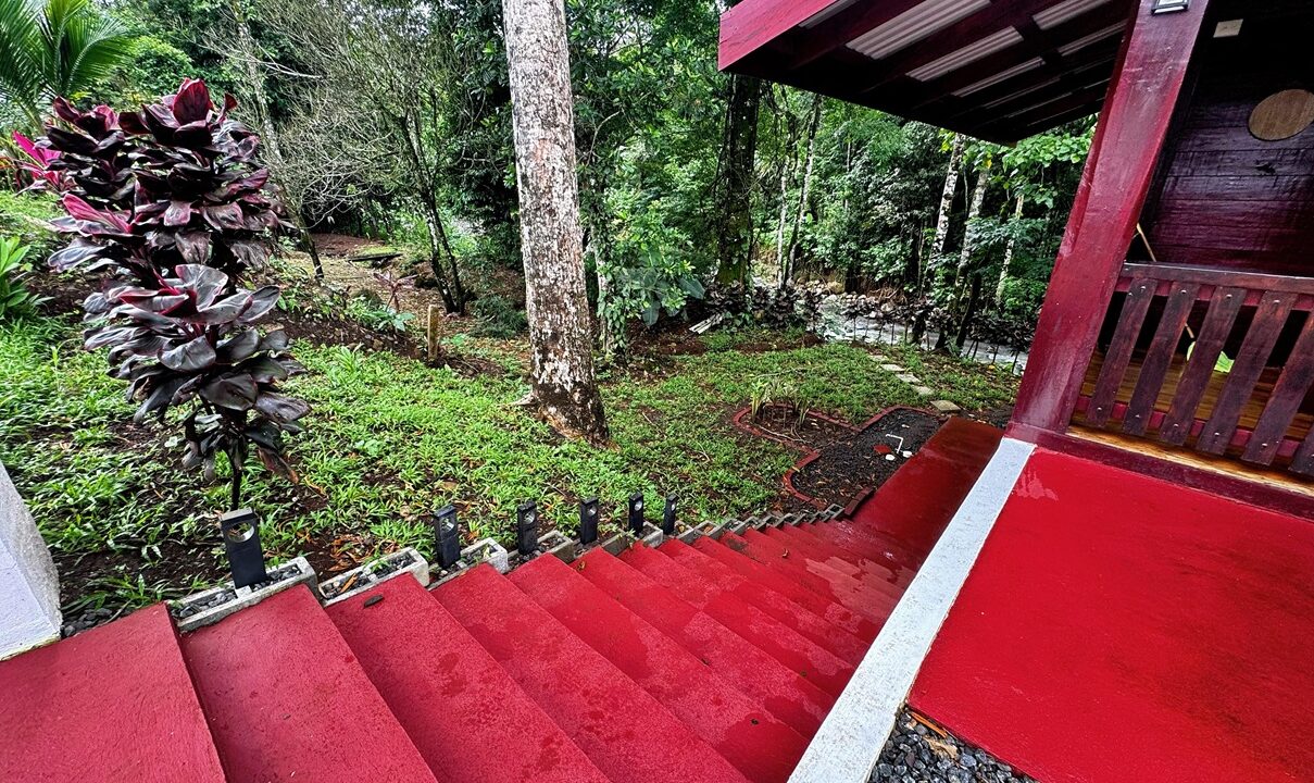 Costa Rica property with private riverfront and natural greenery. La Fortuna home for sale ideal for nature lovers and vacation rental investment.