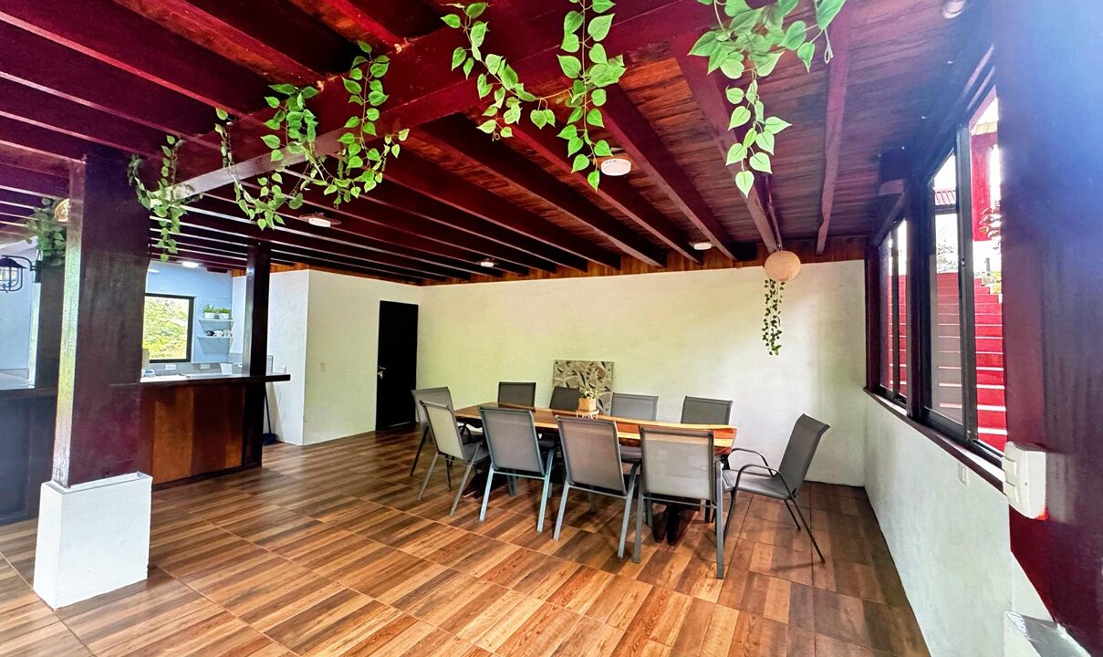 Costa Rica real estate with spacious indoor-outdoor living space. La Fortuna property ideal for entertaining, rental income, or family retreat.